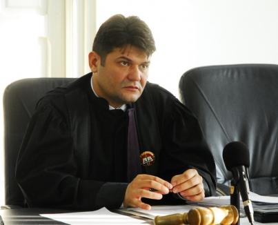 Judecătorul Mircea Puşcaş, trimis în judecată pentru trafic de influenţă şi fals în declaraţii